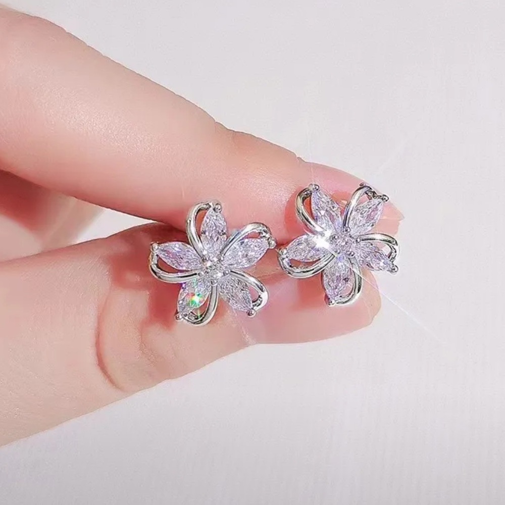 Silver Elegant Floral Earrings - Picture 2 of 4